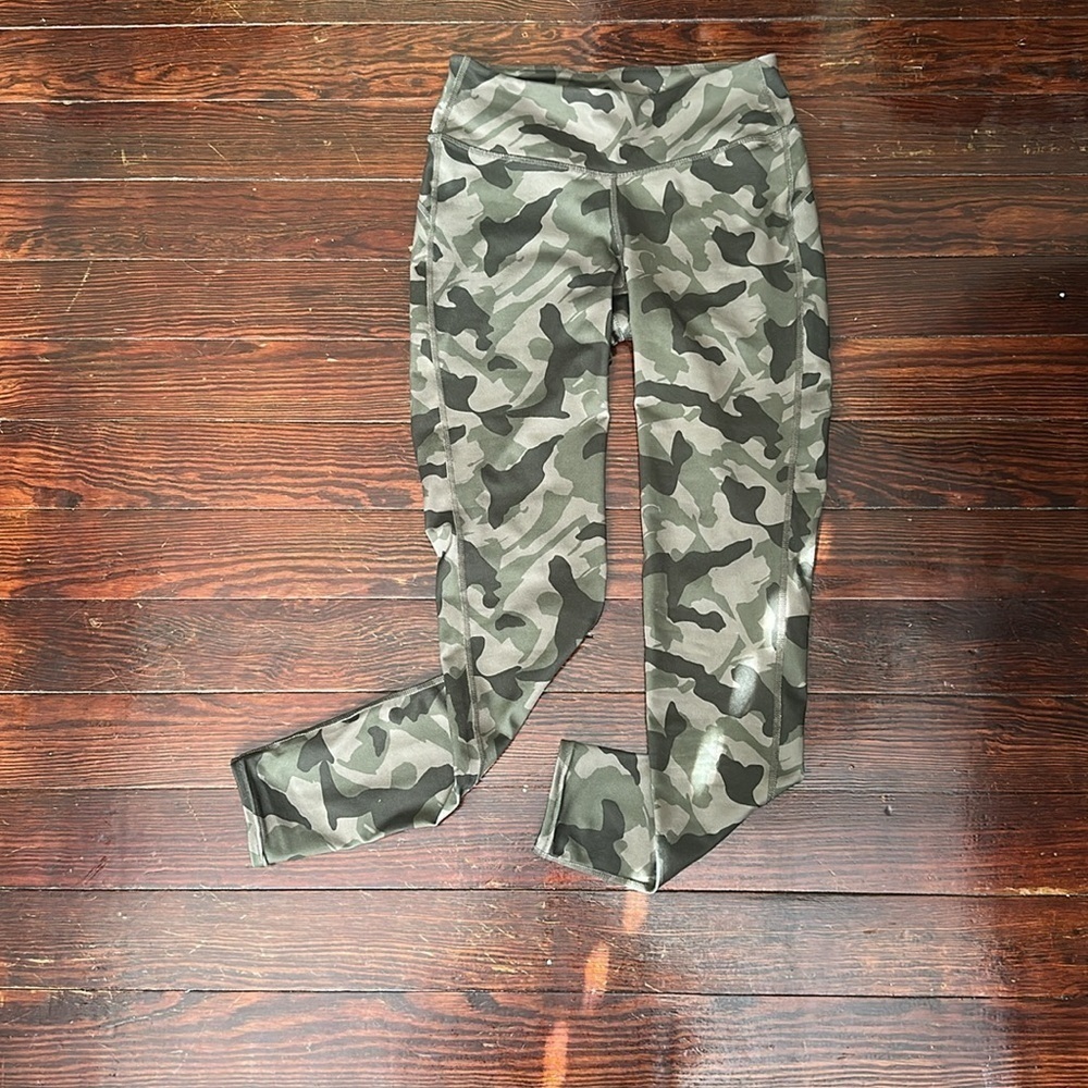 Gap Fit Green Camo Full Length Workout Activewear Leggings